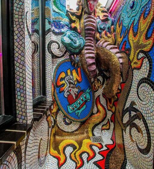 پانسیون The Sin Suite