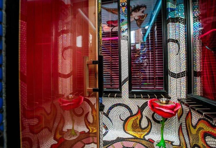 پانسیون The Sin Suite