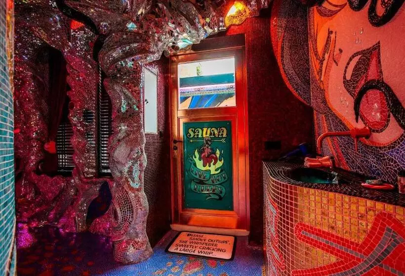 پانسیون The Sin Suite