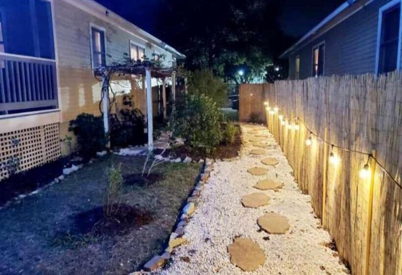 펜션 The Yellow Bungalow