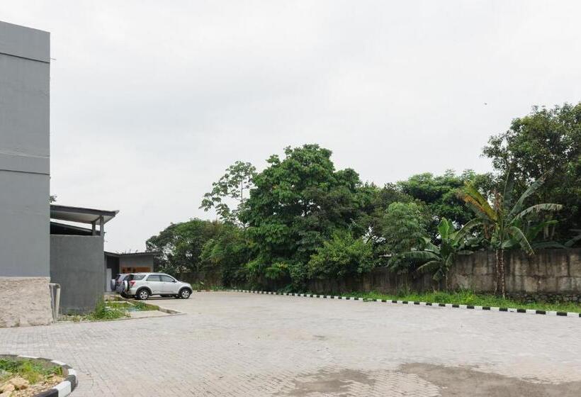 Sans Hotel Cibanteng Dramaga Bogor