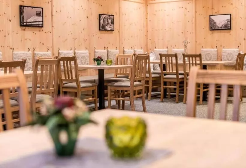 تختخواب و صبحانه Glockneralm   Only Accessible By Ski Lift