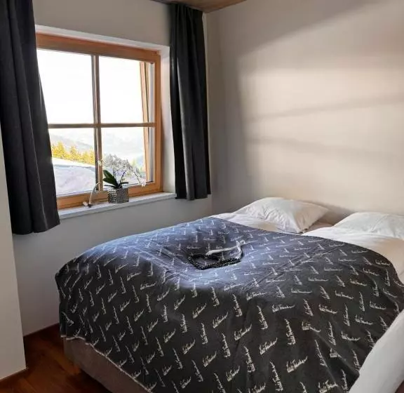 تختخواب و صبحانه Glockneralm   Only Accessible By Ski Lift