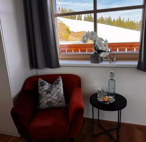 تختخواب و صبحانه Glockneralm   Only Accessible By Ski Lift