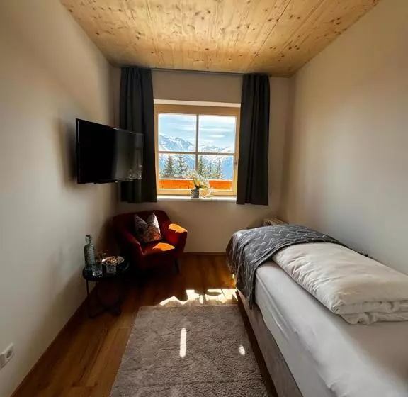 تختخواب و صبحانه Glockneralm   Only Accessible By Ski Lift