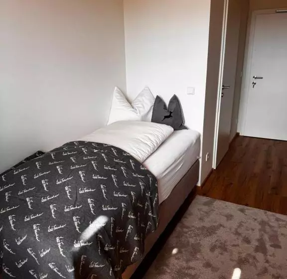 تختخواب و صبحانه Glockneralm   Only Accessible By Ski Lift