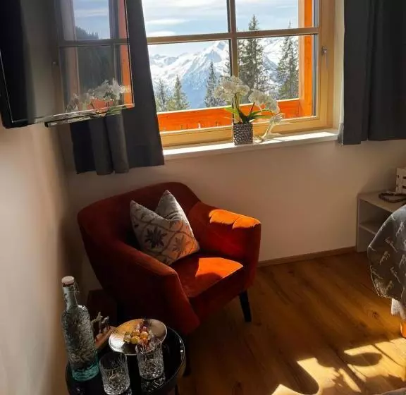 تختخواب و صبحانه Glockneralm   Only Accessible By Ski Lift