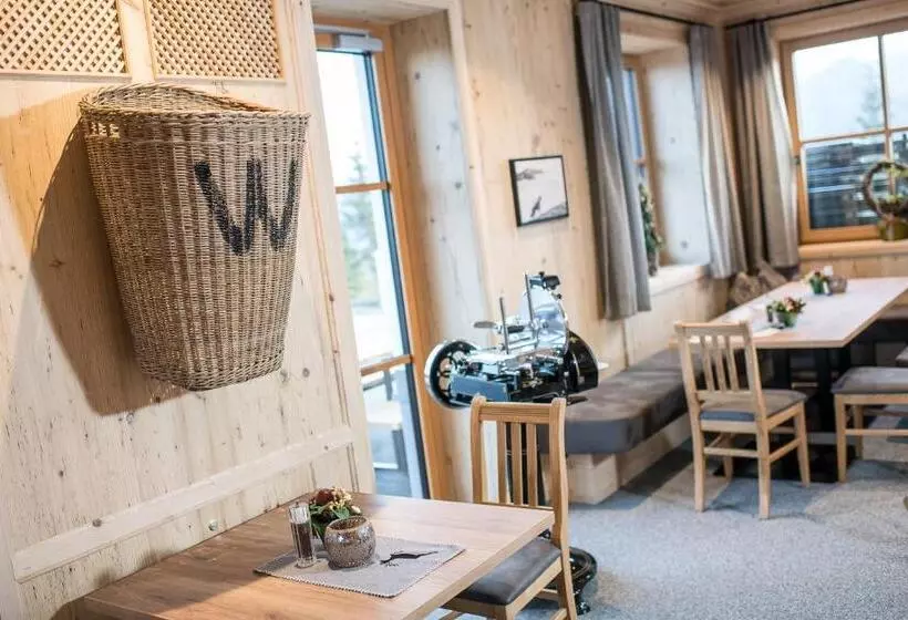 تختخواب و صبحانه Glockneralm   Only Accessible By Ski Lift