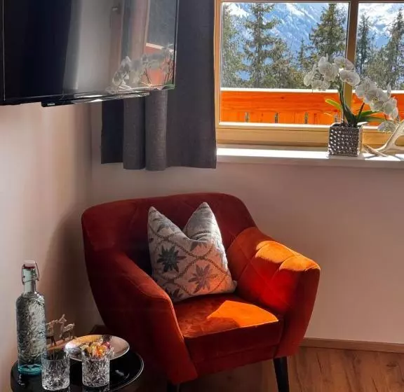 تختخواب و صبحانه Glockneralm   Only Accessible By Ski Lift