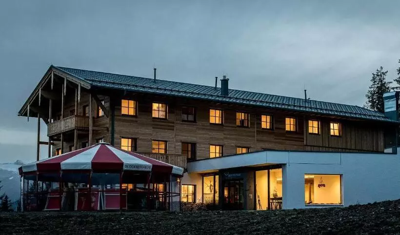 تختخواب و صبحانه Glockneralm   Only Accessible By Ski Lift