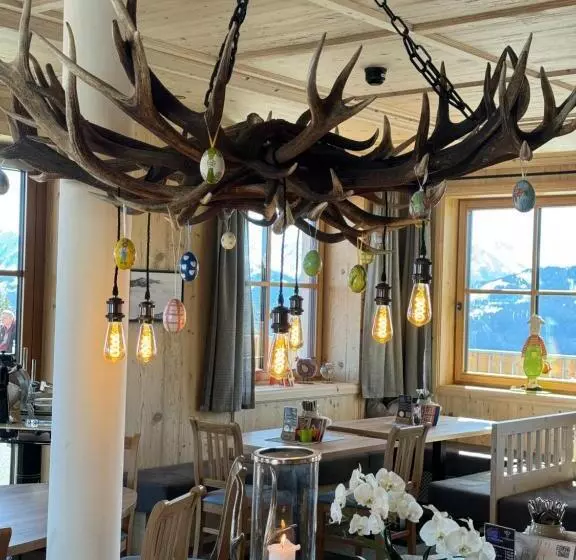 تختخواب و صبحانه Glockneralm   Only Accessible By Ski Lift