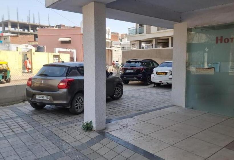 Отель A1 Plaza, Ahmedabad