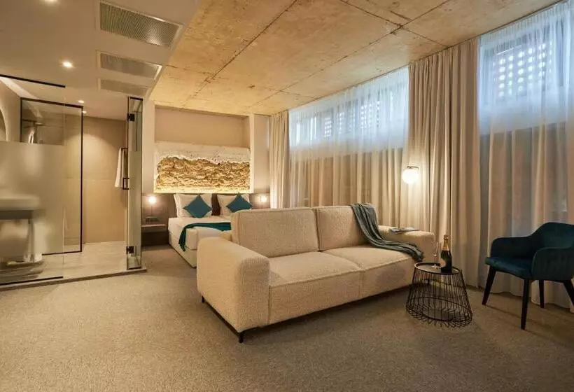 ホテル Bizarre Boutique