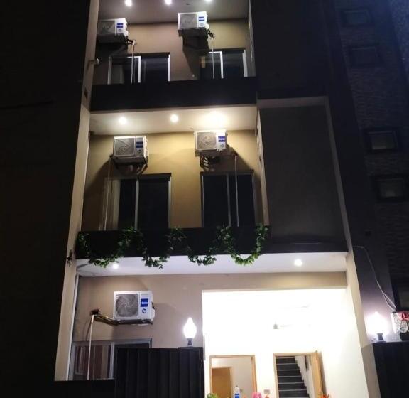 هتل Second Home Family