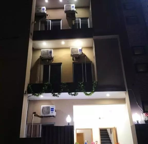 هتل Second Home Family