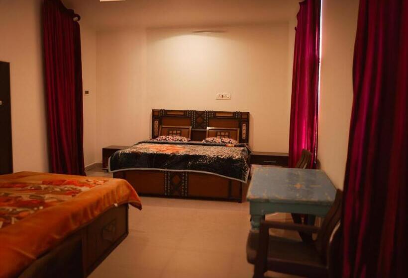 פנסיון Orange House