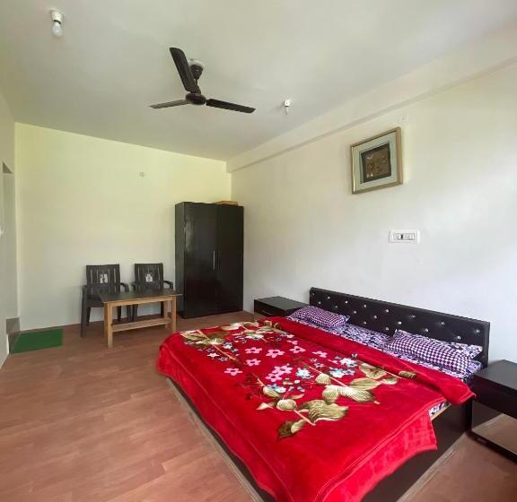 פנסיון Orange House