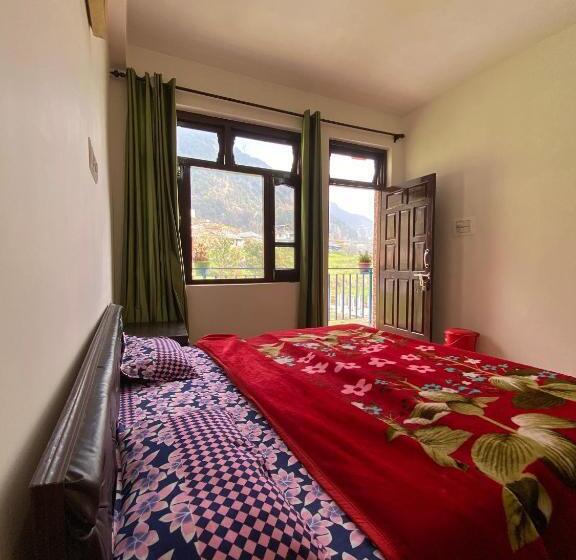 פנסיון Orange House