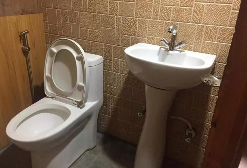 پانسیون Tribeni Lodge Restaurant And Bar