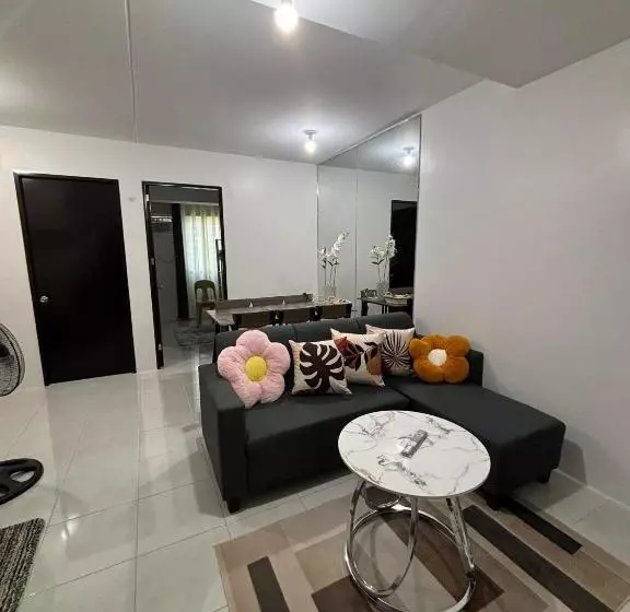 Casa Moanna 2br Condo With Dining, Kitchen, Living Area And Netflix