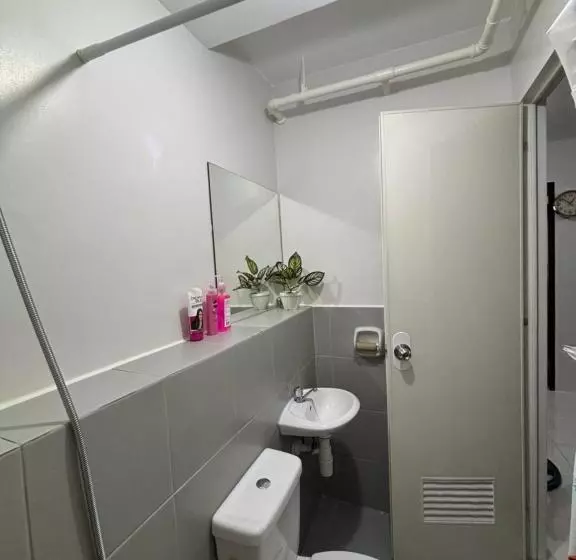 Casa Moanna 2br Condo With Dining, Kitchen, Living Area And Netflix