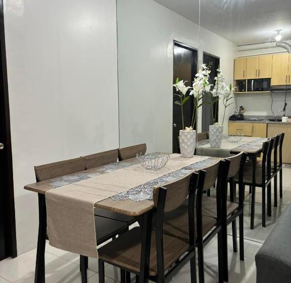 Casa Moanna 2br Condo With Dining, Kitchen, Living Area And Netflix