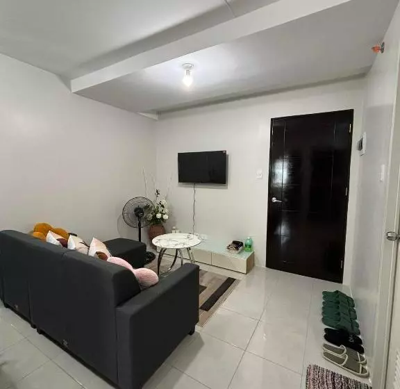 Casa Moanna 2br Condo With Dining, Kitchen, Living Area And Netflix
