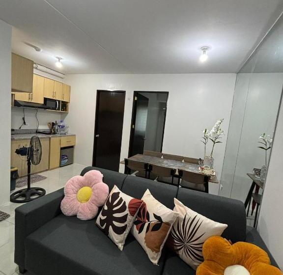 Casa Moanna 2br Condo With Dining, Kitchen, Living Area And Netflix