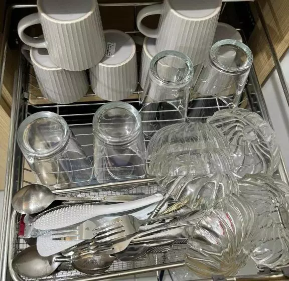 Casa Moanna 2br Condo With Dining, Kitchen, Living Area And Netflix