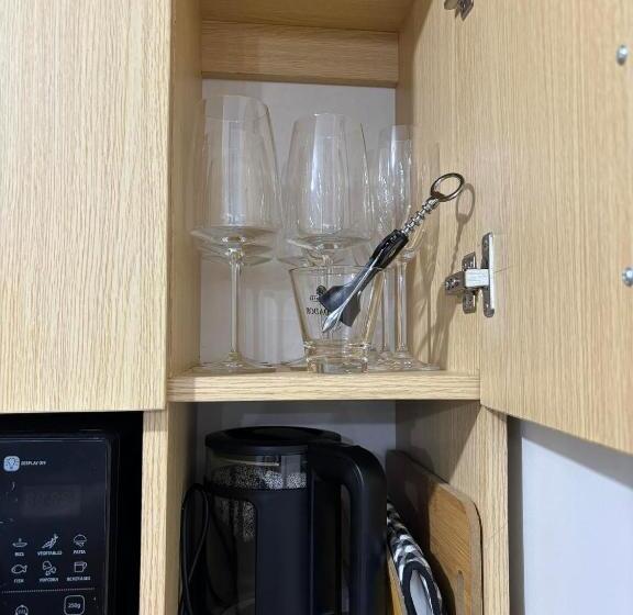 Casa Moanna 2br Condo With Dining, Kitchen, Living Area And Netflix