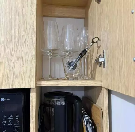 Casa Moanna 2br Condo With Dining, Kitchen, Living Area And Netflix