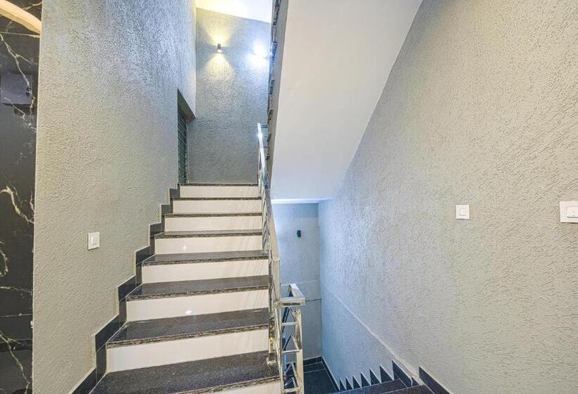 Fabhotel Relax Inn Palace