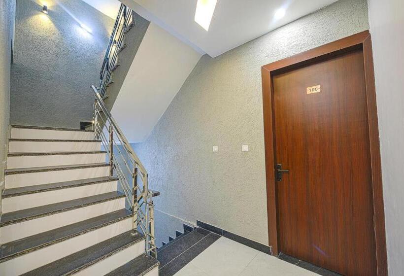 Fabhotel Relax Inn Palace