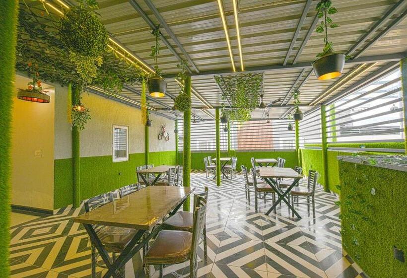 Fabhotel Relax Inn Palace