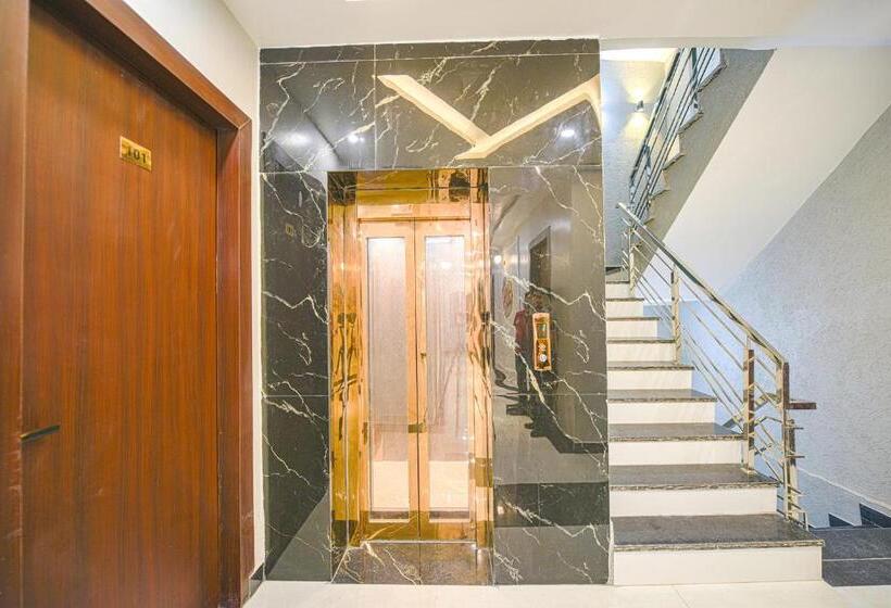 Fabhotel Relax Inn Palace