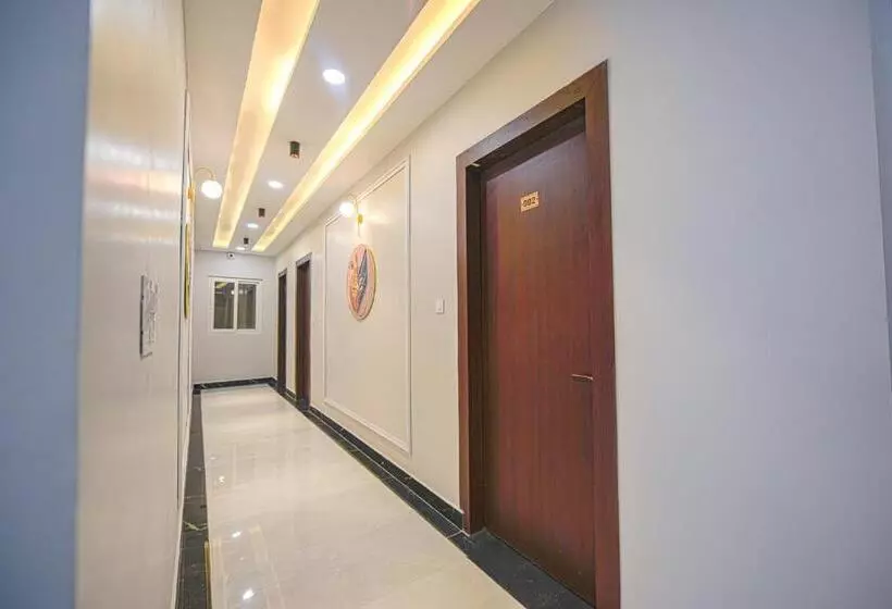Fabhotel Relax Inn Palace