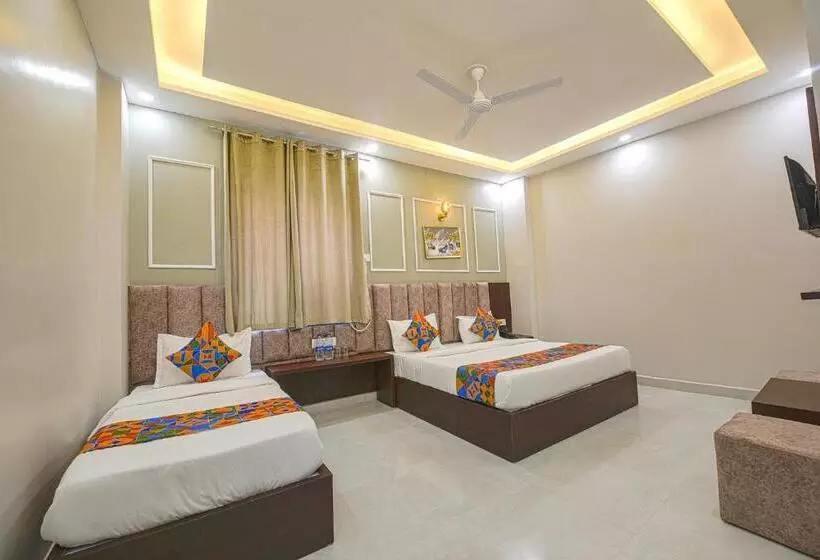 Fabhotel Relax Inn Palace