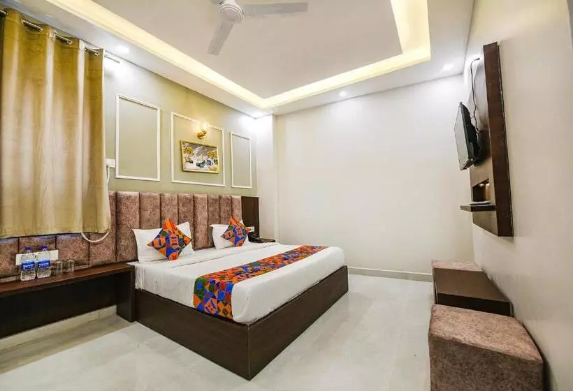 Fabhotel Relax Inn Palace
