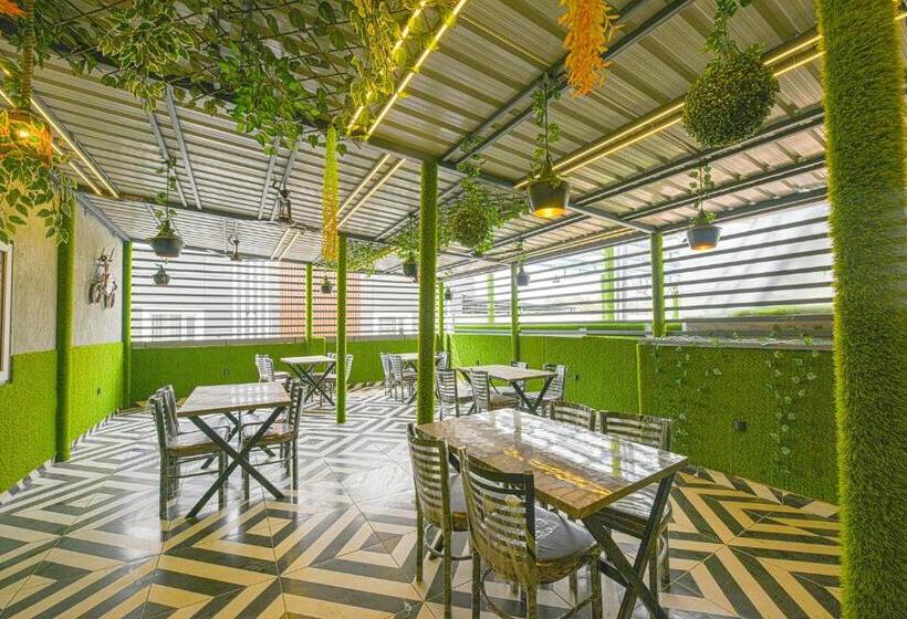 Fabhotel Relax Inn Palace