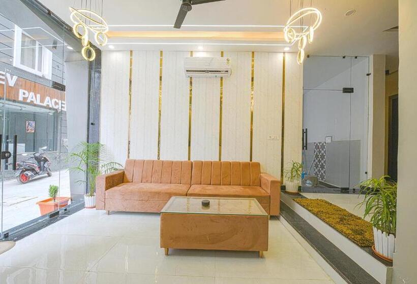 Fabhotel Relax Inn Palace