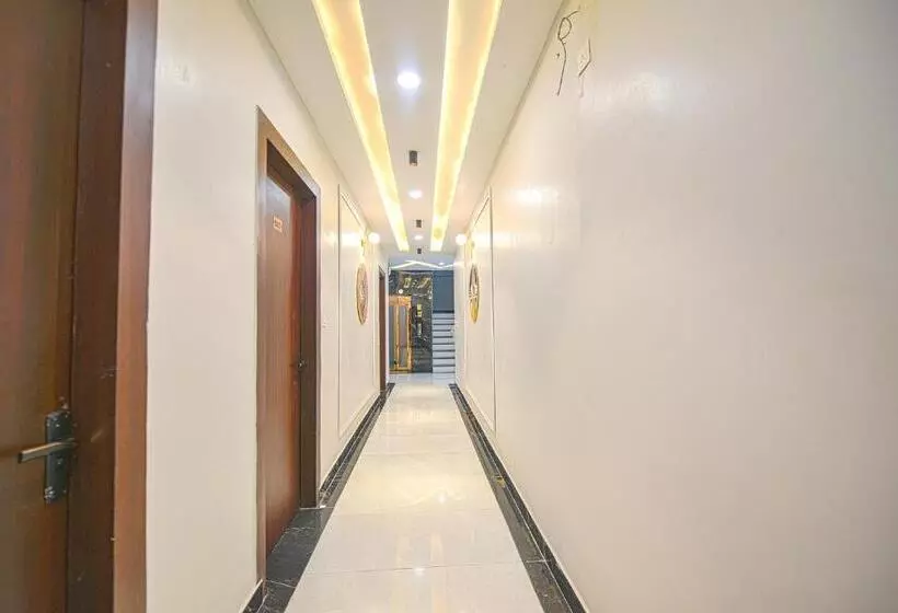Fabhotel Relax Inn Palace