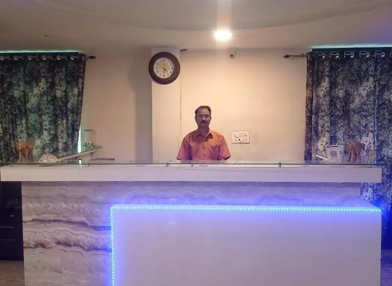 ホテル Shubh Ashish Near Bank More