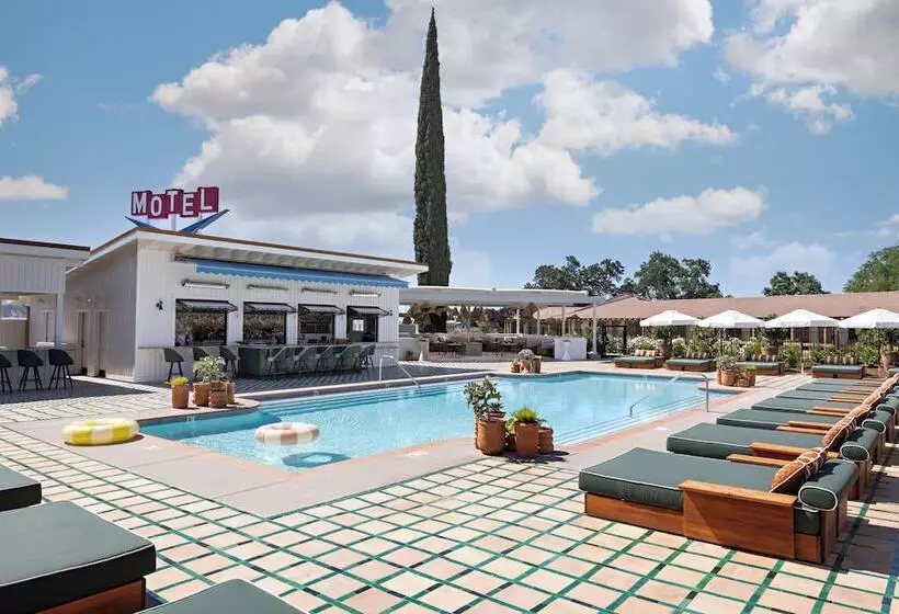 ホテル River Lodge Paso   21 & Over Pool