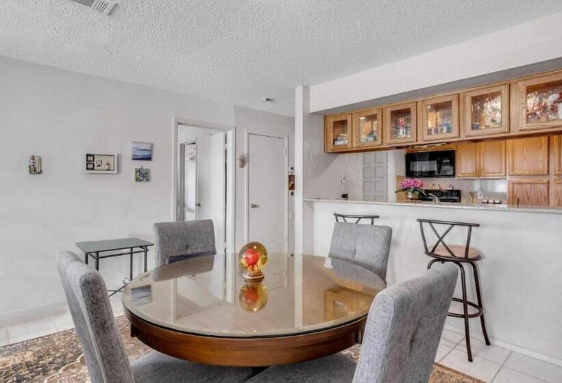 Tropical Hideaway Condo