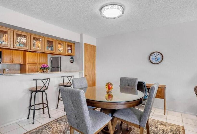 Tropical Hideaway Condo