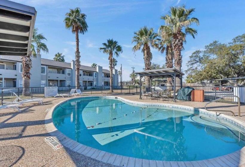 Tropical Hideaway Condo