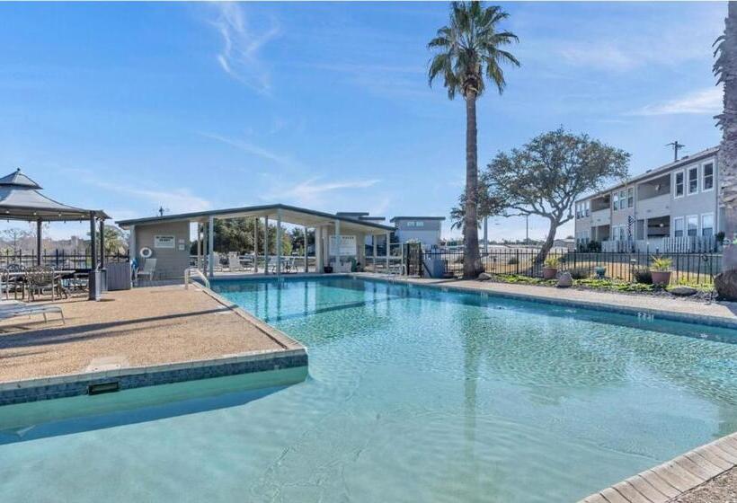 Tropical Hideaway Condo