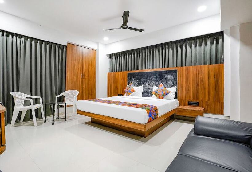 Fabhotel Royal King I