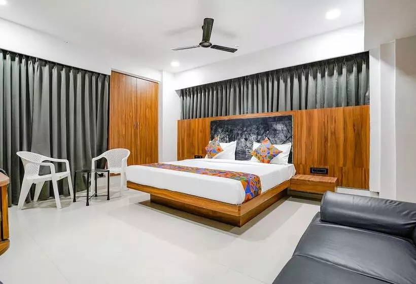Fabhotel Royal King I