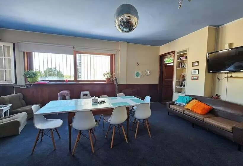 پانسیون Montevideo Hostel